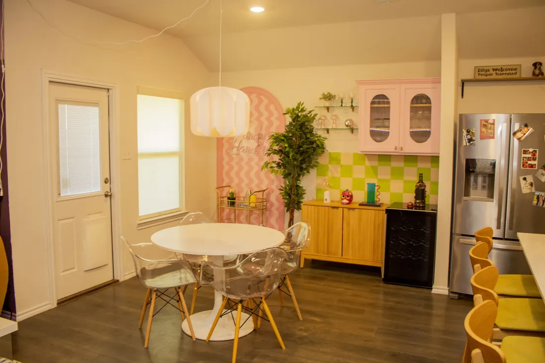 Dining area with pink arch and bar nook